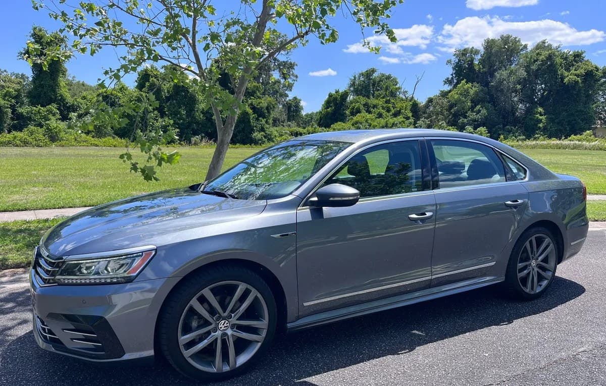 2019 VOLKSWAGEN PASSAT 2.0T SE R-Line 4
