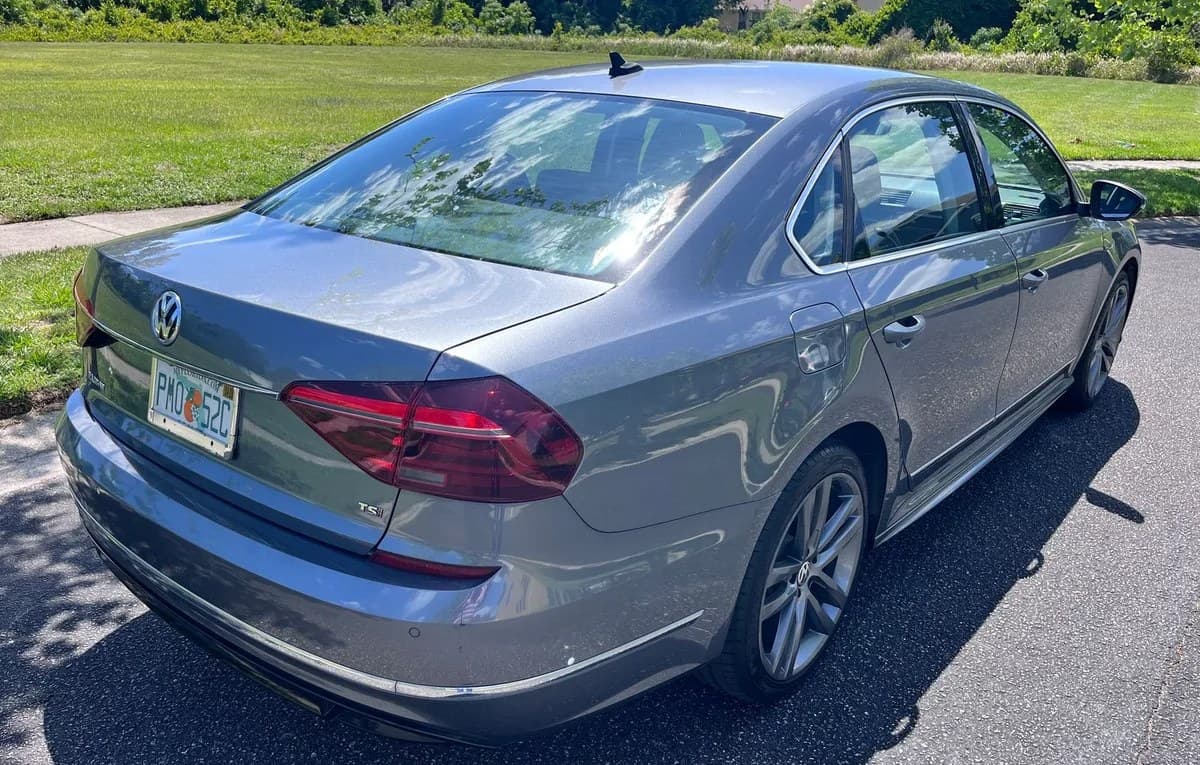 2019 VOLKSWAGEN PASSAT 2.0T SE R-Line 7