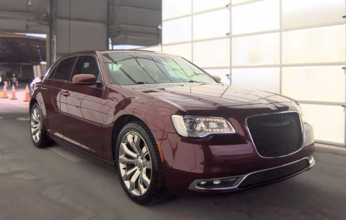 2017 CHRYSLER 300 Limited 4