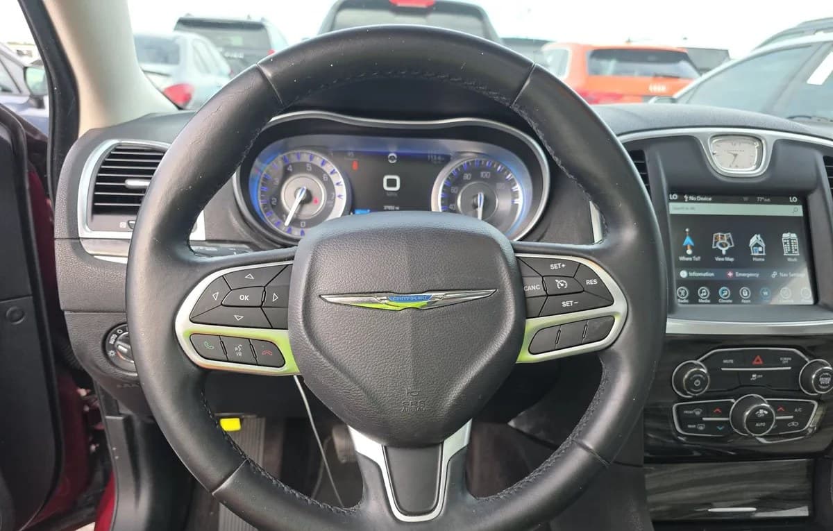 2017 CHRYSLER 300 Limited 7