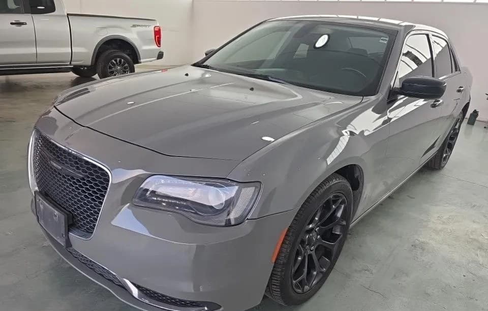 2019 CHRYSLER 300 Touring 2