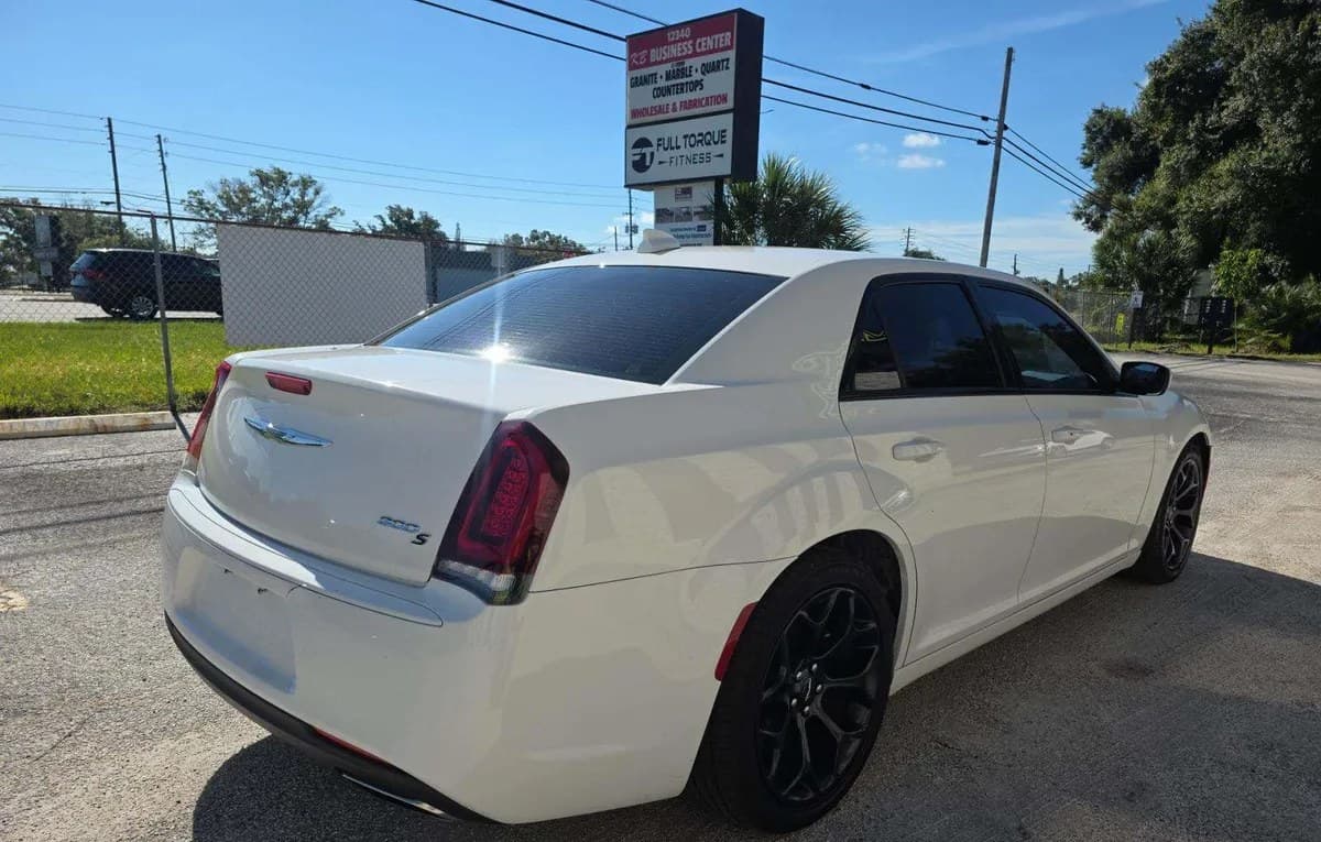 2019 CHRYSLER 300 S 3