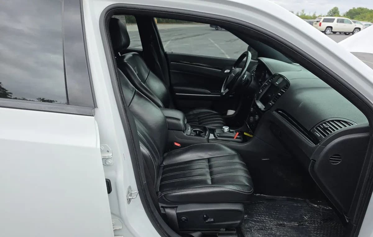 2019 CHRYSLER 300 S 5
