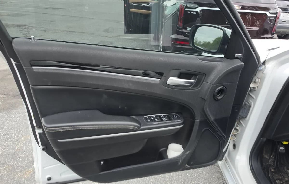 2019 CHRYSLER 300 S 6