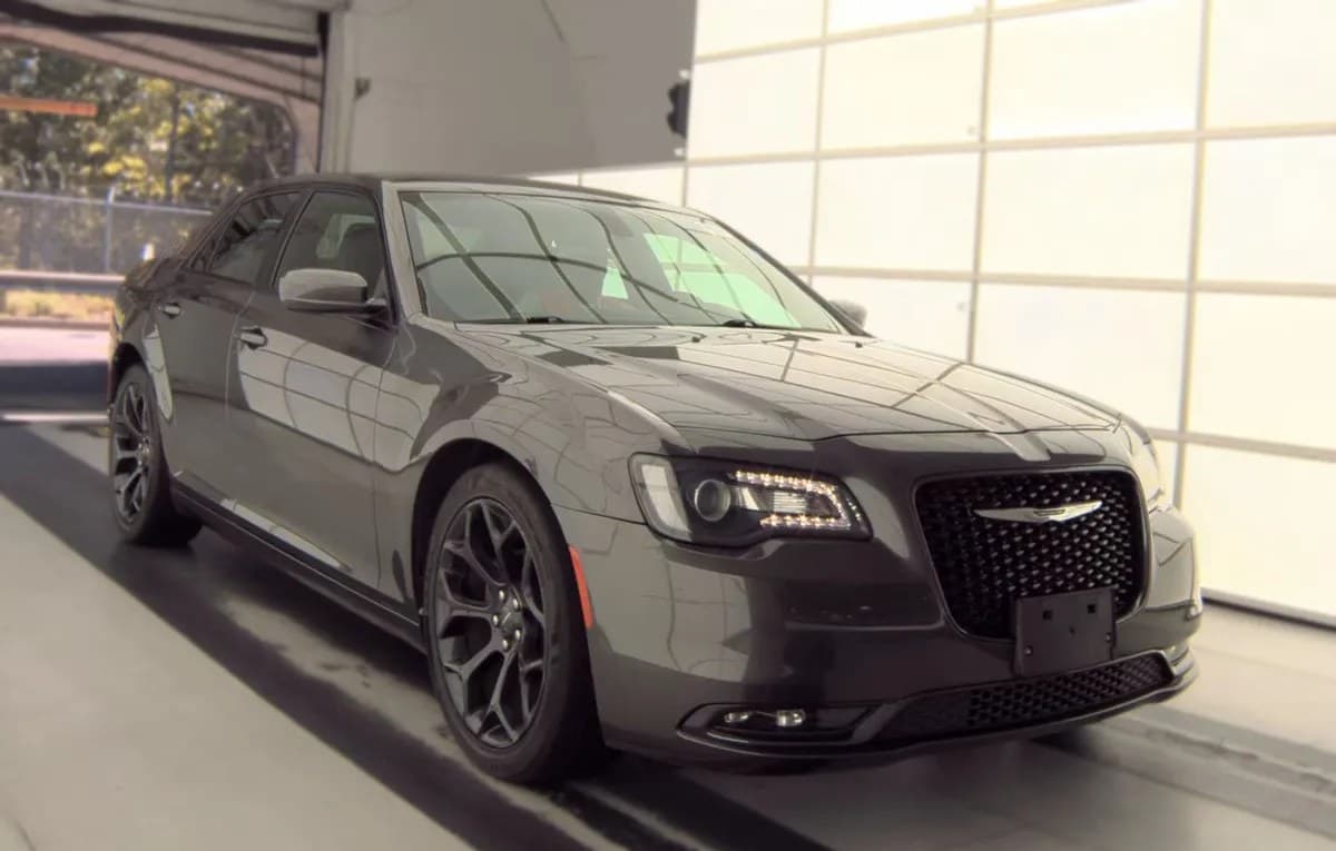 2020 CHRYSLER 300S 4