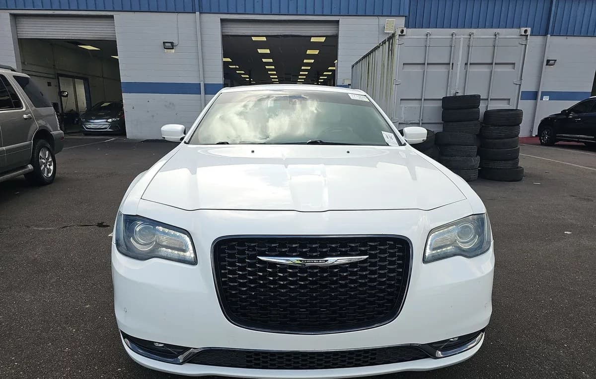 2017 CHRYSLER 300 S 3