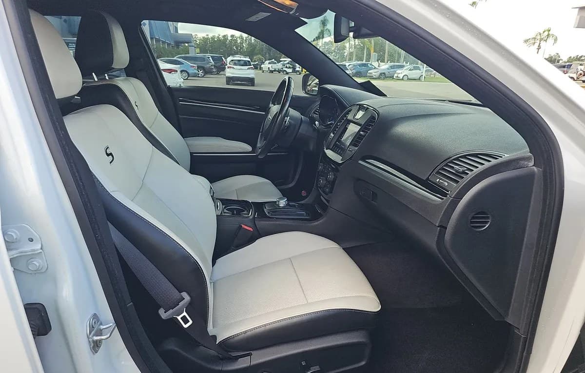 2017 CHRYSLER 300 S 5