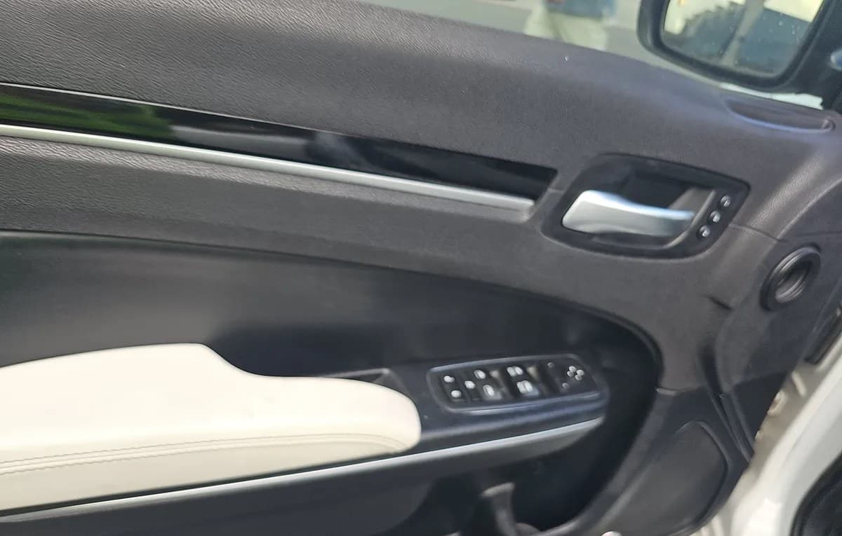 2017 CHRYSLER 300 S 6