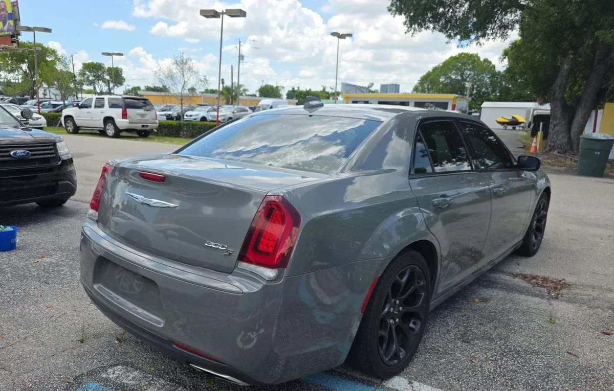 2019 CHRYSLER 300 S 3