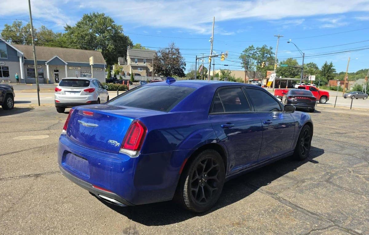 2019 CHRYSLER 300 S 4