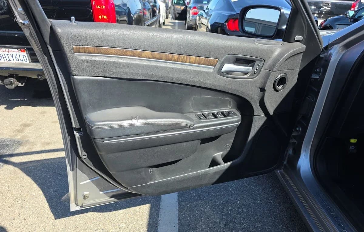 2017 CHRYSLER 300 C 5