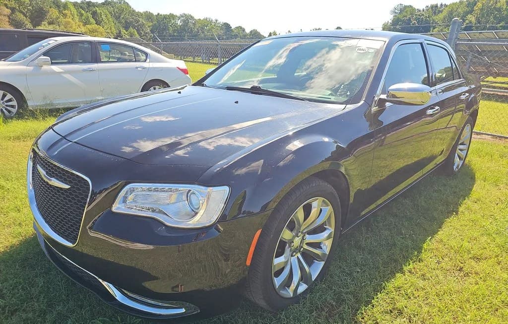 2019 CHRYSLER 300 LIMITED 1