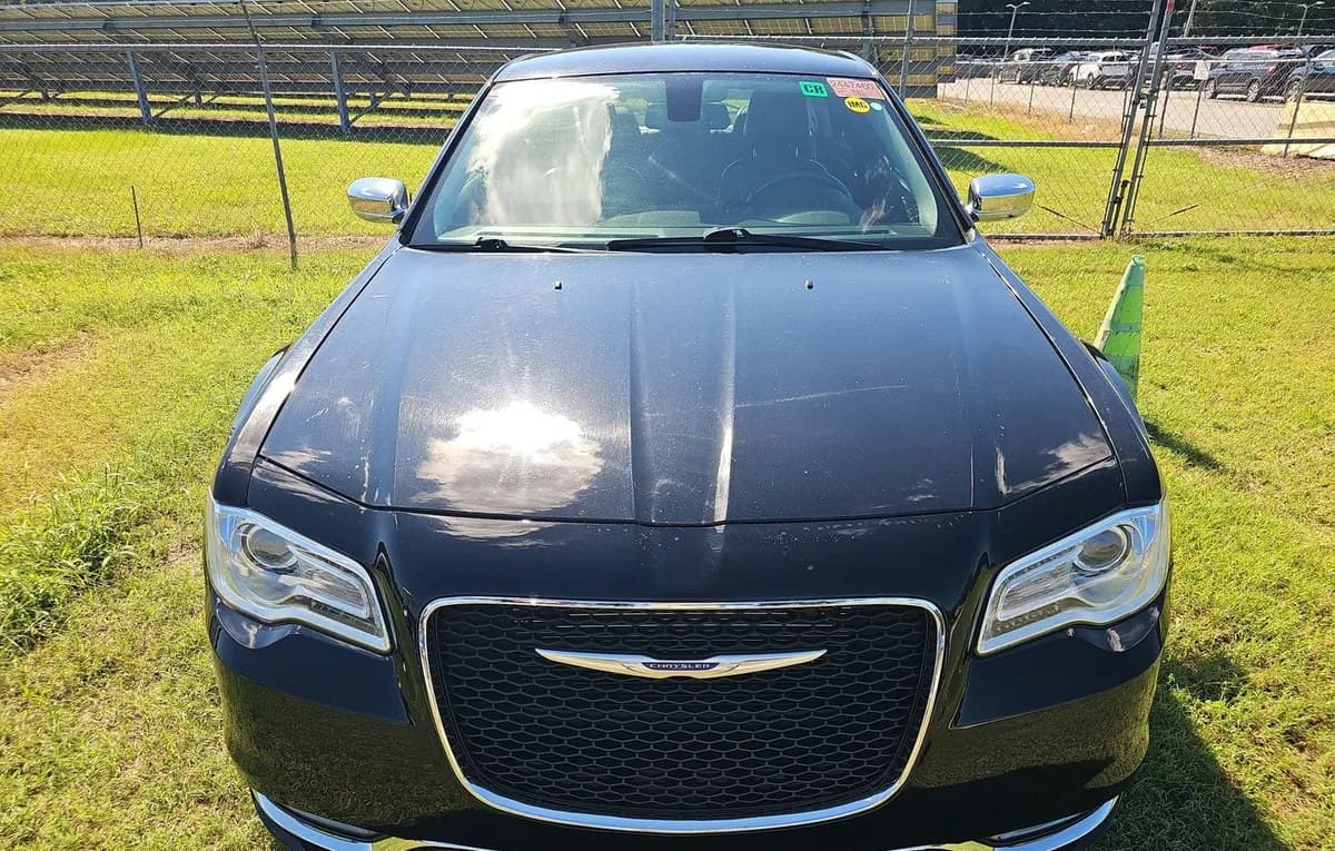 2019 CHRYSLER 300 LIMITED 3