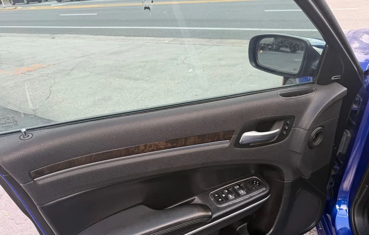 2019 CHRYSLER 300 Limited 6