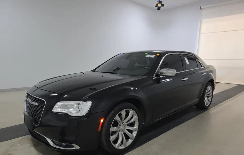 2019 CHRYSLER 300 LIMITED 1