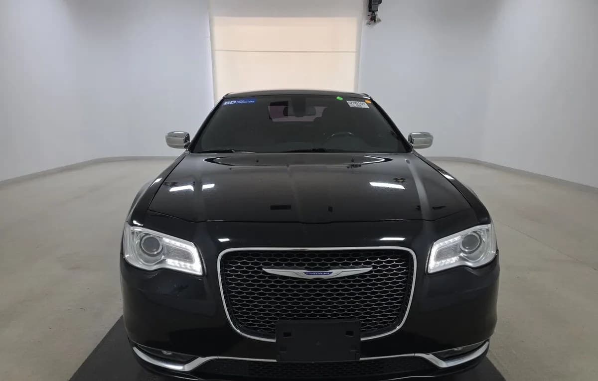 2019 CHRYSLER 300 LIMITED 3