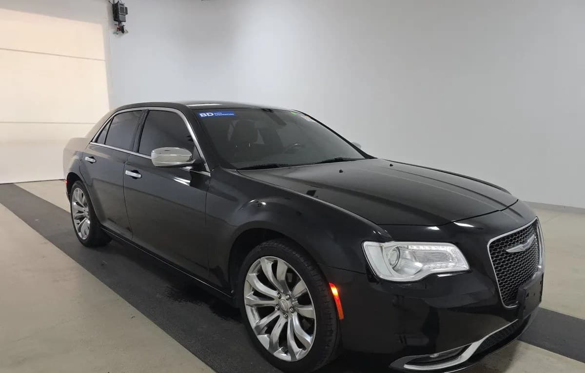 2019 CHRYSLER 300 LIMITED 4