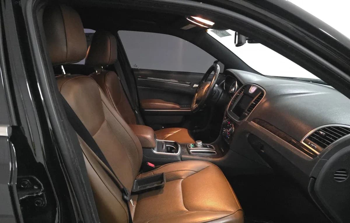 2019 CHRYSLER 300 LIMITED 5
