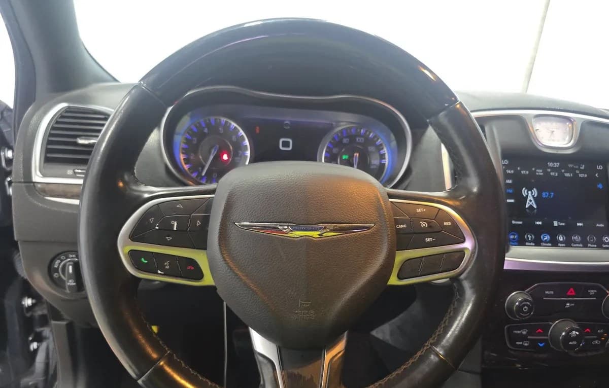 2019 CHRYSLER 300 LIMITED 7