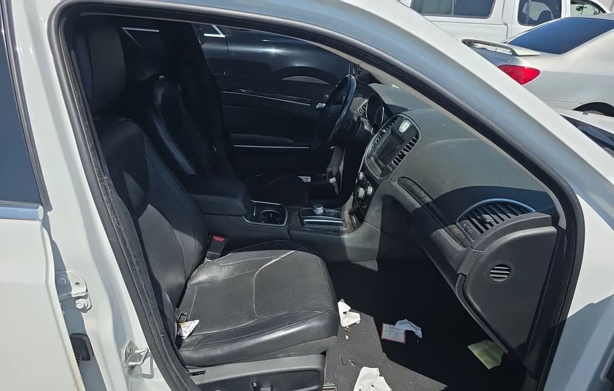 2019 CHRYSLER 300 Limited 4