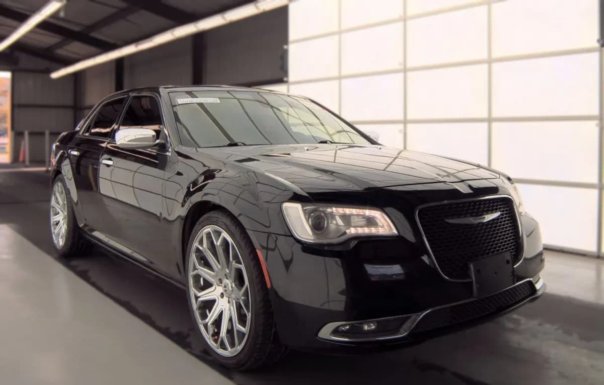 2017 CHRYSLER 300C 4