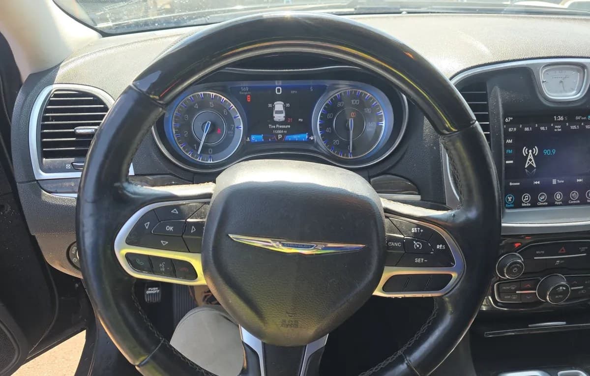 2017 CHRYSLER 300C 7