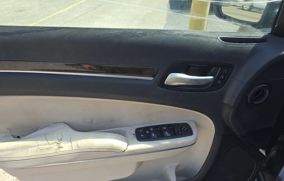 2018 CHRYSLER 300 Limited 5