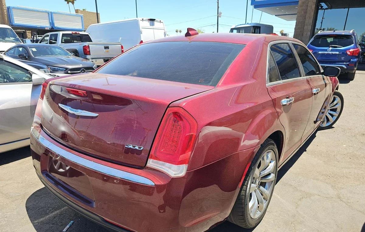 2020 CHRYSLER 300 LIMITED 4