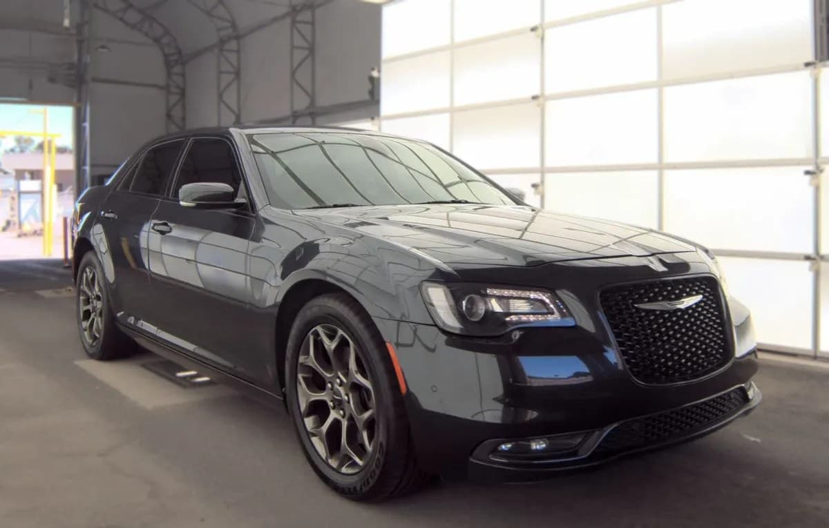 2017 CHRYSLER 300 S 4