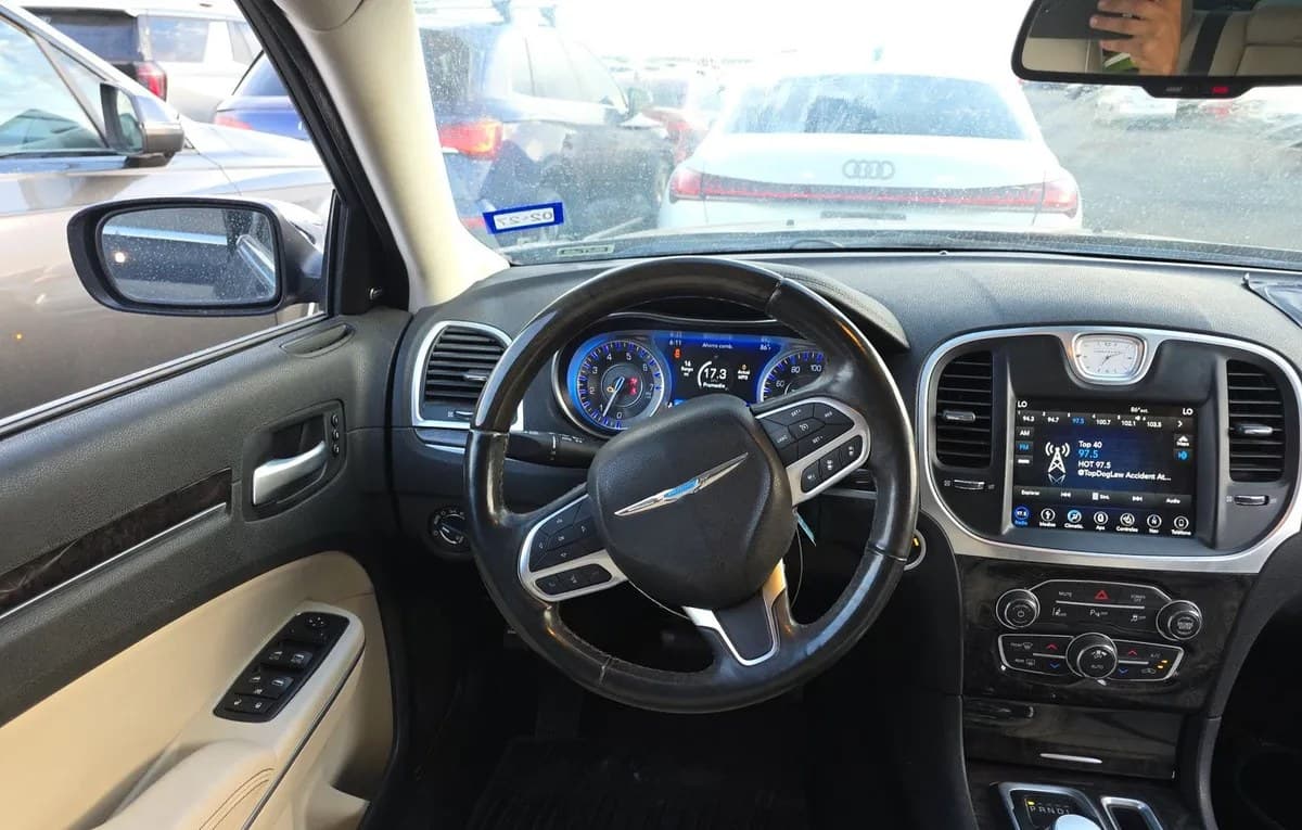 2019 CHRYSLER 300 Limited 6