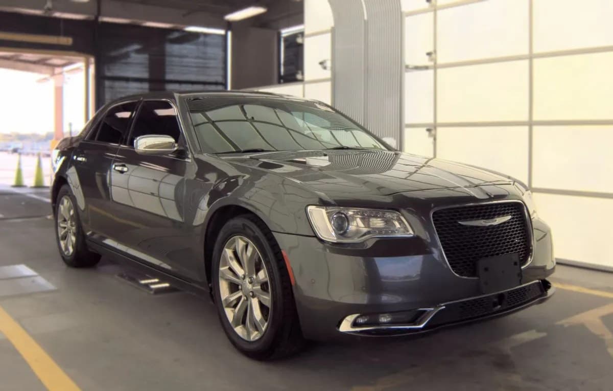 2019 CHRYSLER 300 Limited 4