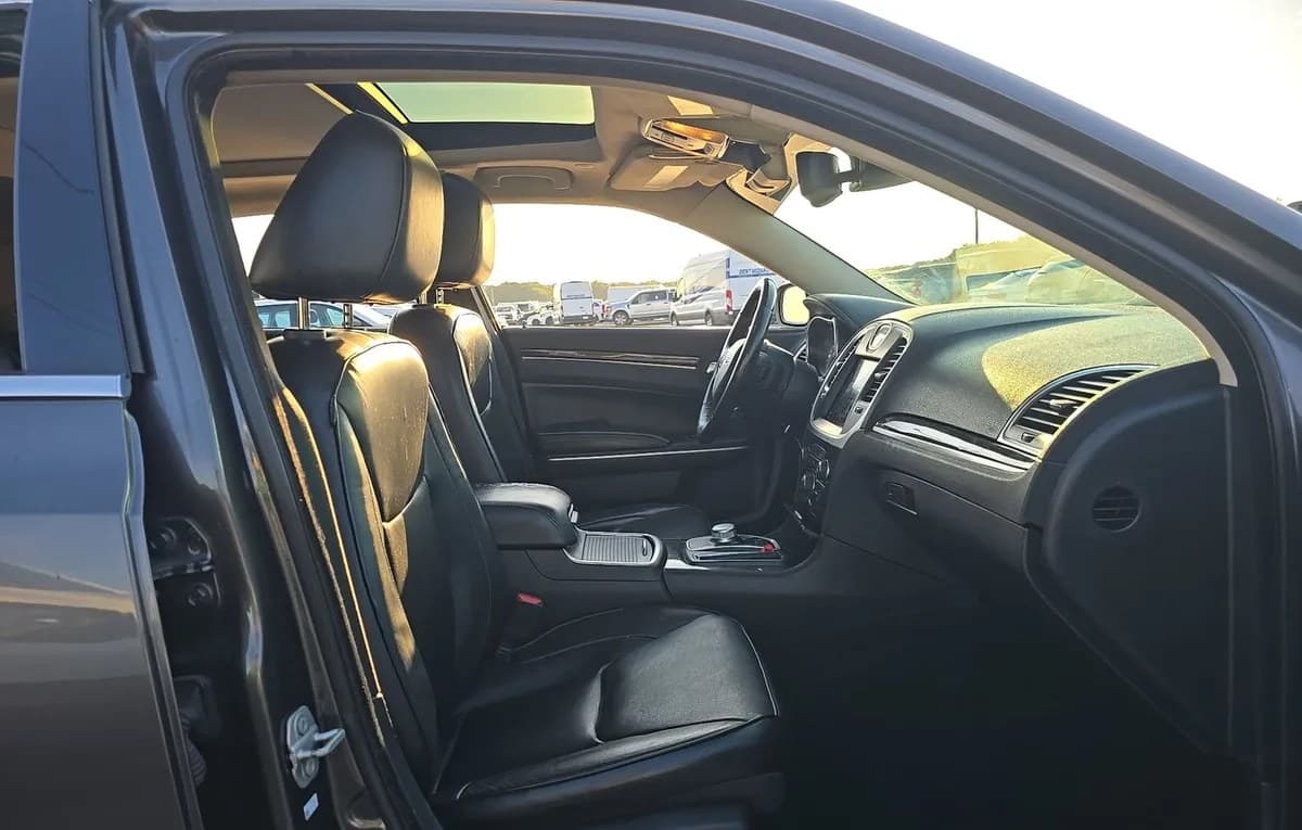 2019 CHRYSLER 300 Limited 5