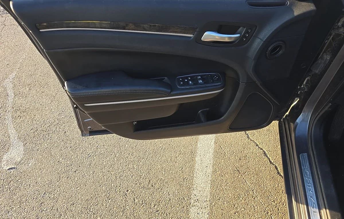 2019 CHRYSLER 300 Limited 6