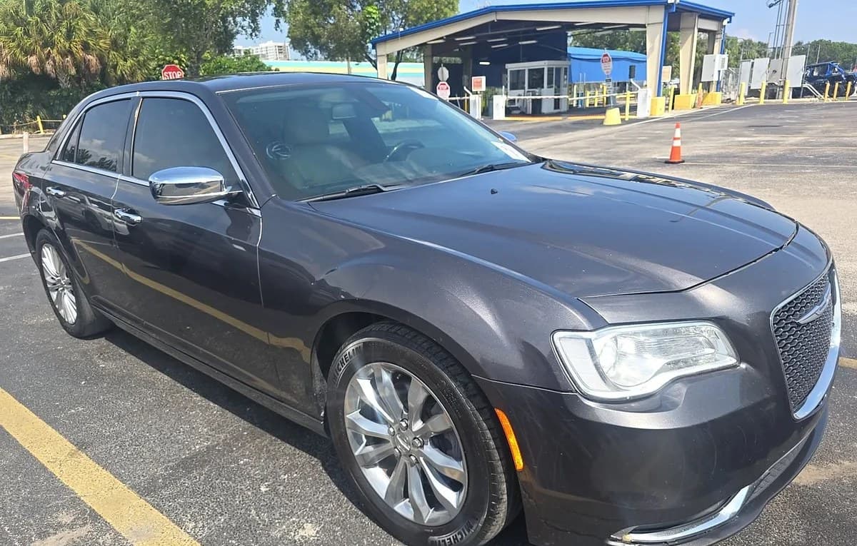 2018 CHRYSLER 300 LIMITED 4