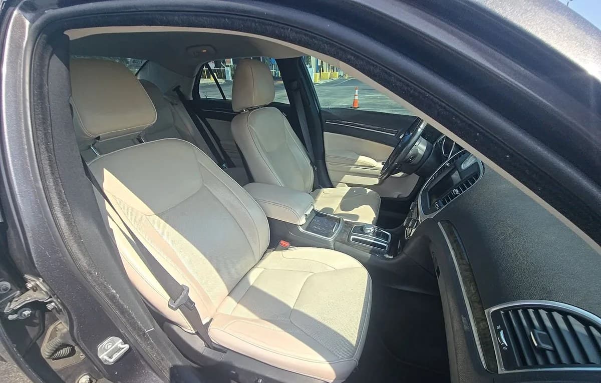 2018 CHRYSLER 300 LIMITED 5