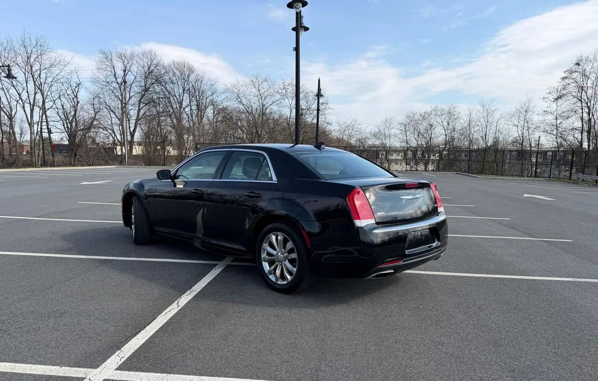 2017 CHRYSLER 300 Limited 3