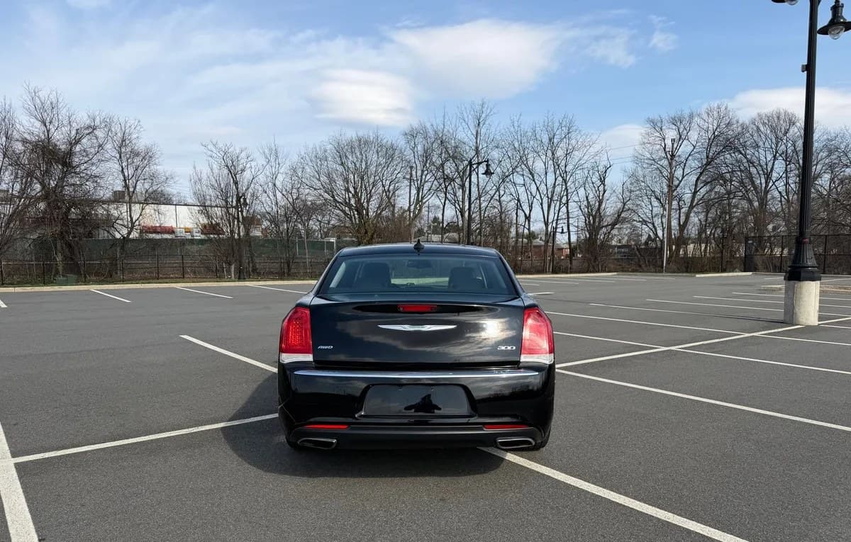 2017 CHRYSLER 300 Limited 4