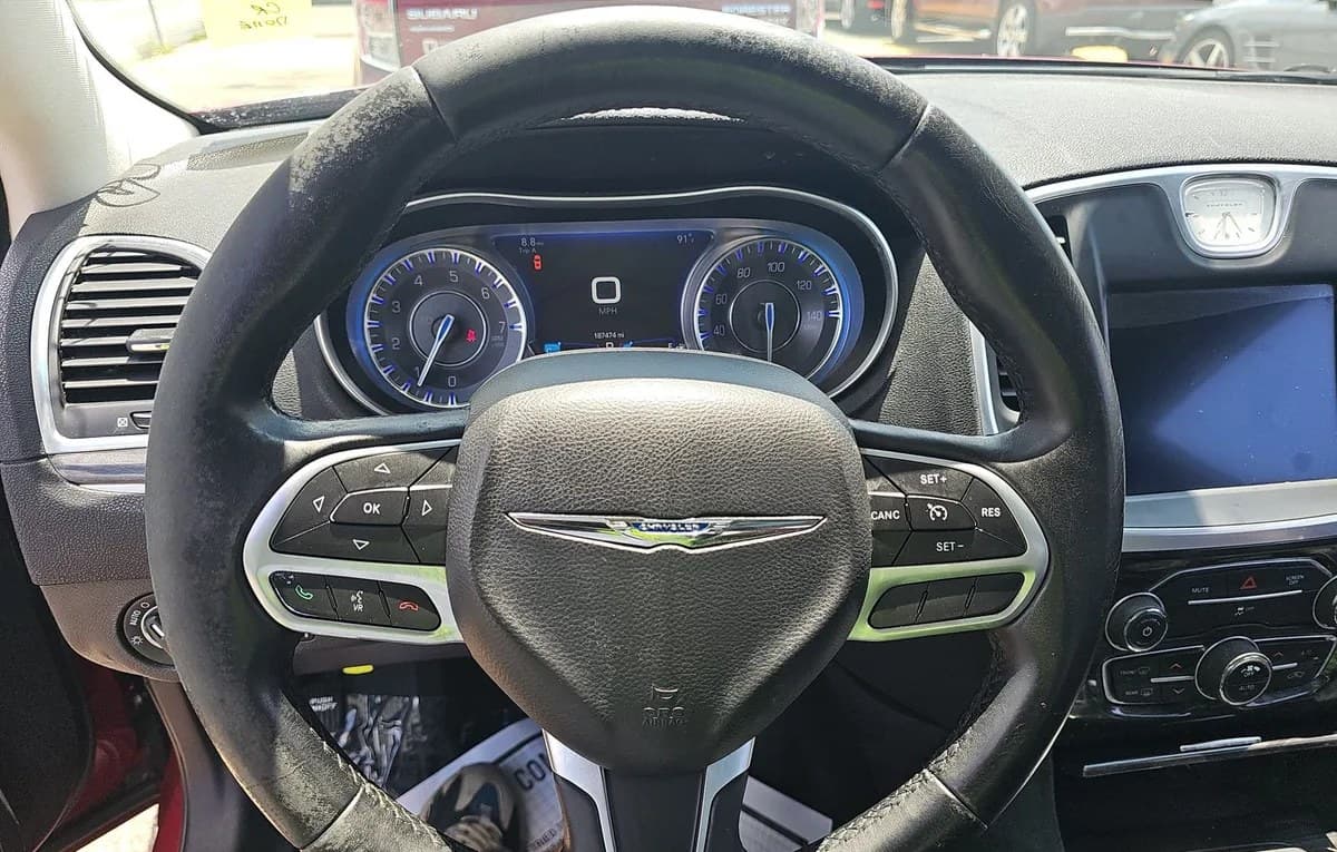 2017 CHRYSLER 300 Limited 6