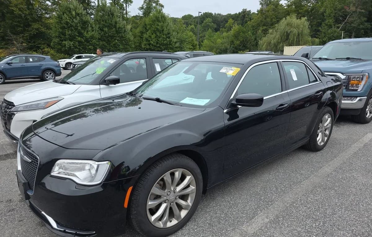 2023 CHRYSLER 300 Touring 2