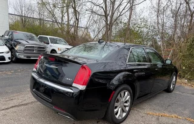 2017 CHRYSLER 300 Limited 4