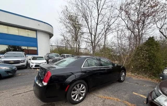 2017 CHRYSLER 300 Limited 5