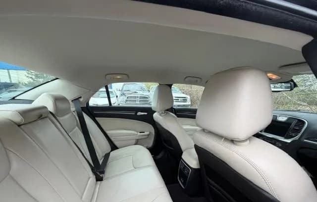 2017 CHRYSLER 300 Limited 6