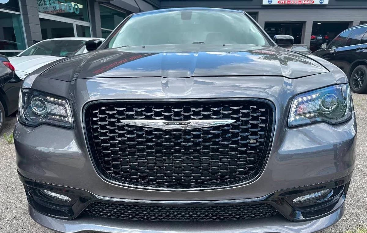 2019 CHRYSLER 300 Touring 3