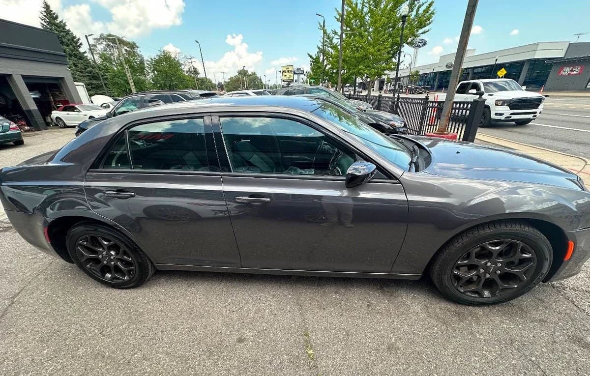 2019 CHRYSLER 300 Touring 4