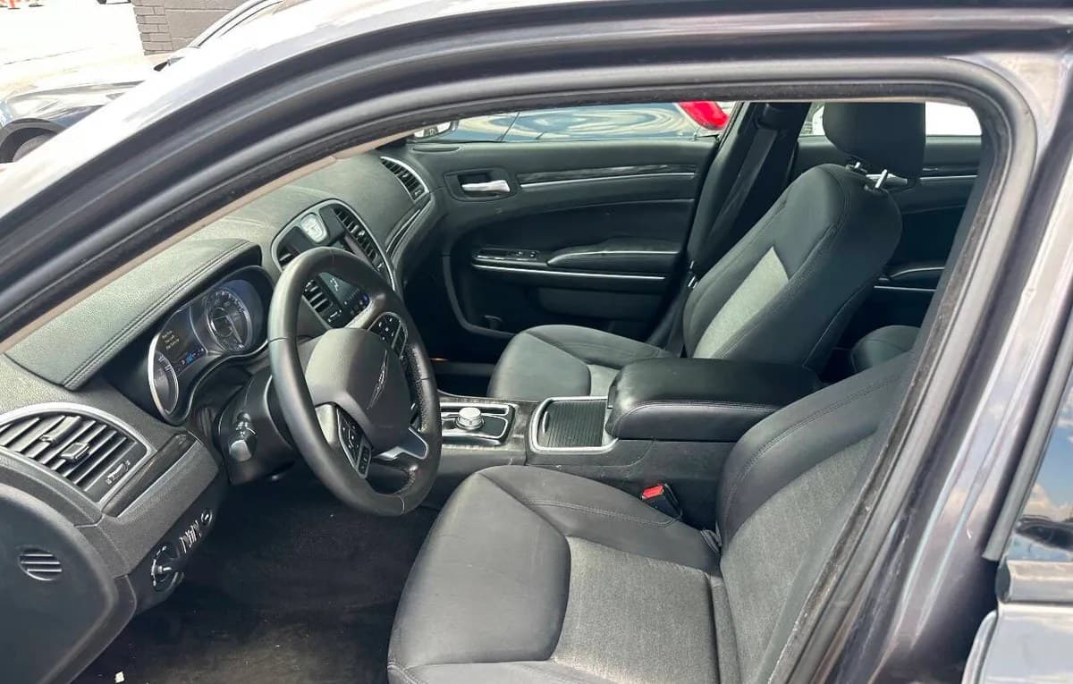 2019 CHRYSLER 300 Touring 5