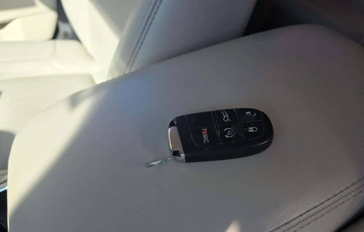 2017 CHRYSLER 300 Limited 5