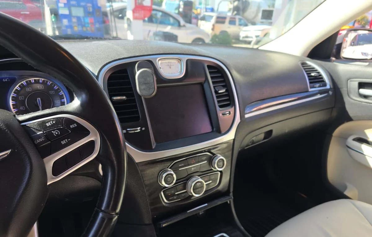 2017 CHRYSLER 300 Limited 7