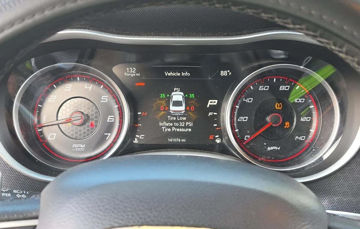 2017 DODGE CHARGER SXT 6