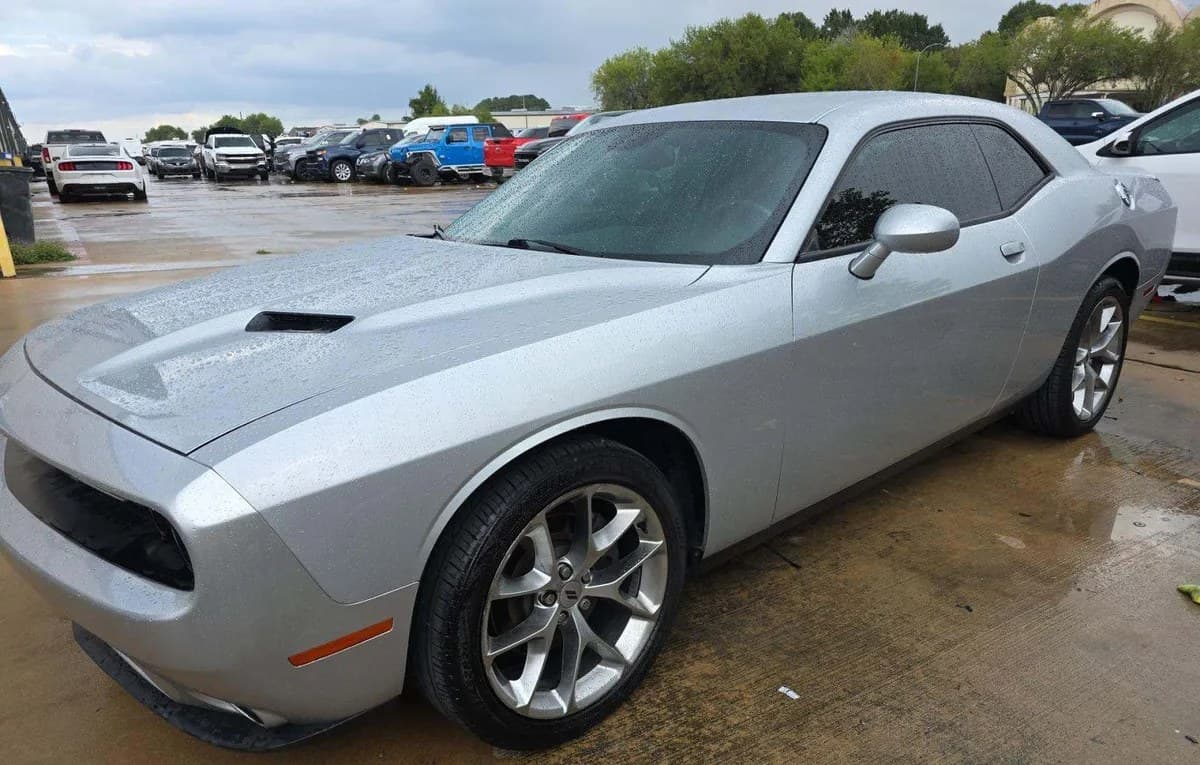2020 DODGE CHALLENGER SXT 2