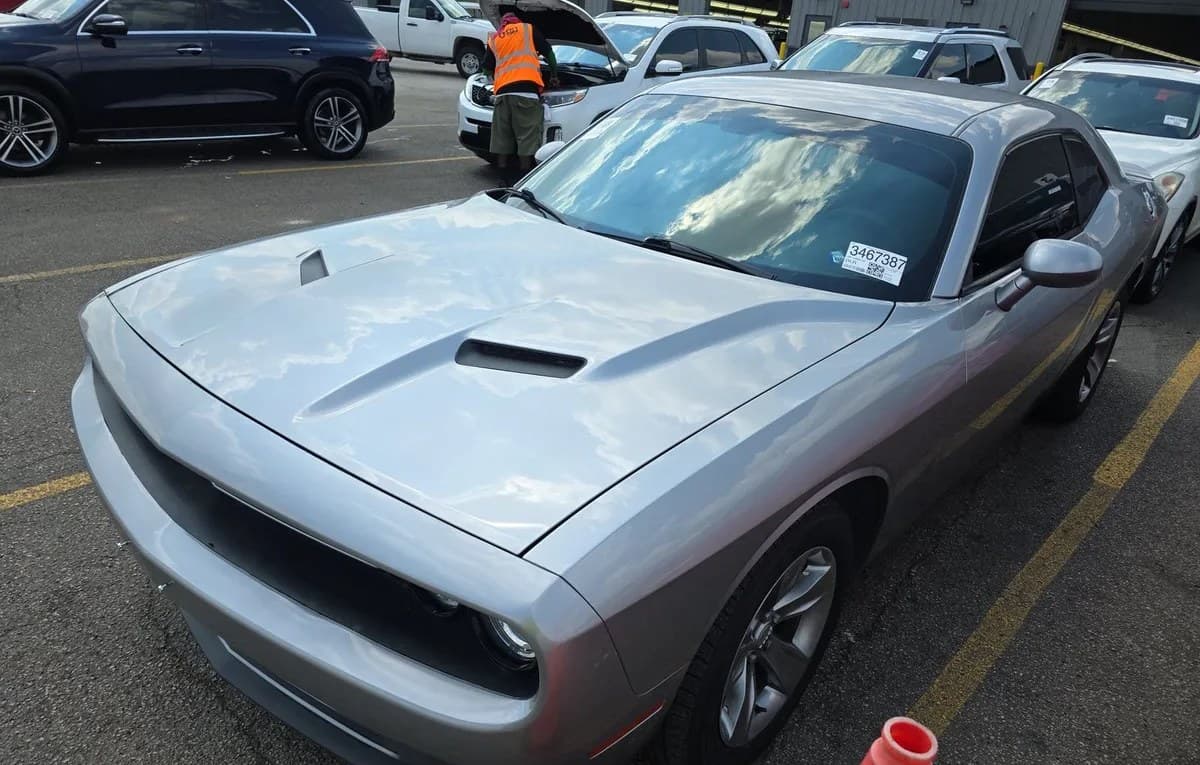 2017 DODGE CHALLENGER SXT 2